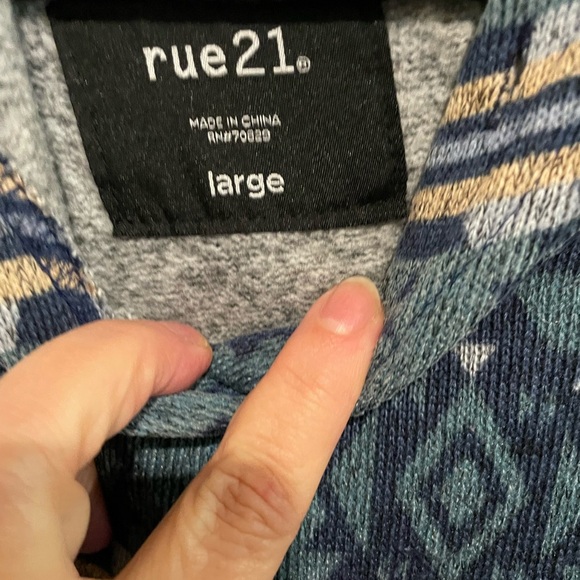 Rue 21 Aztec print hoodie with kangaroo pouch. Size L - Picture 2 of 5